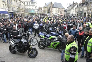 Des motards en colère manifestent à Moulins