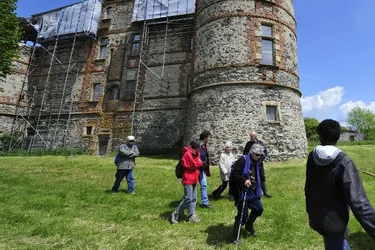 Depuis 2011, une association locale a entrepris la restauration du château de Sallèdes