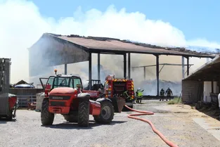 Un incendie détruit un bâtiment agricole de 1.500 m² à Cohade (Haute-Loire)