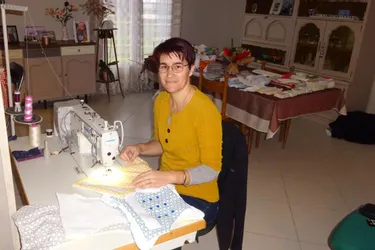 À Beaulon, la couturière développe les produits réutilisables, comme les couches lavables