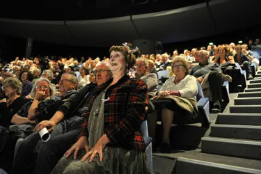 Près de 300 spectateurs à la première soirée du festival de théâtre amateur, hier, à Yzeurespace