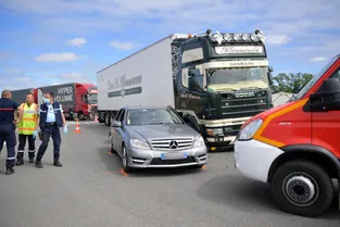Un automobiliste décède après une collision avec un camion sur la RN7 à Trévol (Allier)