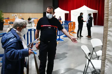 "On pourra se voir sans avoir peur" : 600 personnes vaccinées lors d'une opération "coup de poing" à Guéret