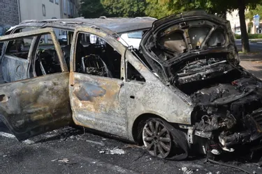 Riom : quatre voitures en flammes cette nuit boulevard de la Liberté