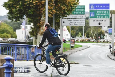 Mobilité douce : une nouvelle piste cyclable de 800 mètres derrière le stade Dunlop à Montluçon (Allier)
