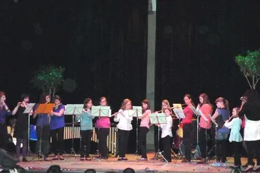De jeunes flûtistes en concert inter-écoles