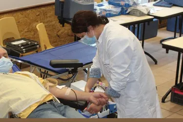 Peu de donneurs de sang se présentent à la collecte de Saint-Ours-les-Roches (Puy-de-Dôme)
