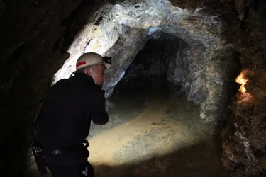 Lieux inaccessibles au public : les anciennes mines d’arsenic qui alimentaient l'usine d'Auzon (Haute-Loire)