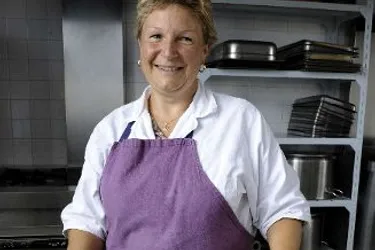 Cela fait vingt ans qu’elle cuisine “maison” pour les écoliers de la cantine de Sardent