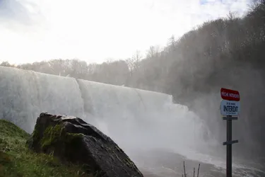 Gros débit au niveau des barrages des gorges de la Creuse (en images)