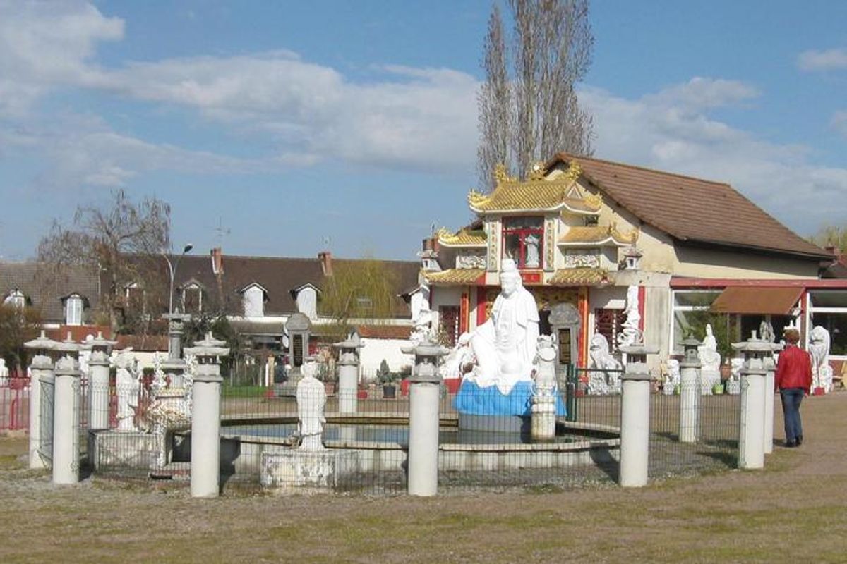 Pagodes En France La pagode ouvre ses portes - La Montagne