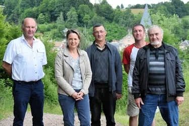 La liste « Agir ensemble » présente ses cinq candidats à Ferrières-sur-Sichon (Allier)