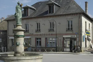 Le bar l'Atelier à Royère-de-Vassivière (Creuse) ferme ses portes après la découverte de deux cas de Covid-19 parmi ses salariés