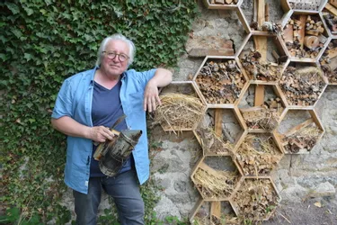 Le fondateur de la Cité de l'abeille à Viscomtat (Puy-de-Dôme) sait piquer la curiosité