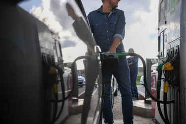 Avec la fin de la ristourne, le prix des carburants s'envole à la pompe