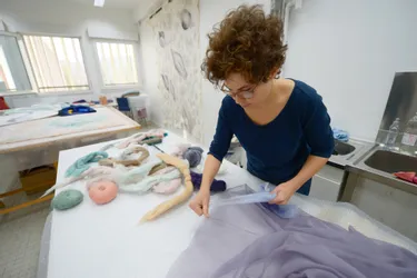 A Aubusson, Laurine Malengreau crée des pièces uniques en soie et laine pour le monde du luxe