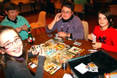 Le Comité des Fêtes joue cartes sur table