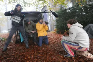 Cantal : le réalisateur Vincent Duquesne en tournage dans la Châtaigneraie