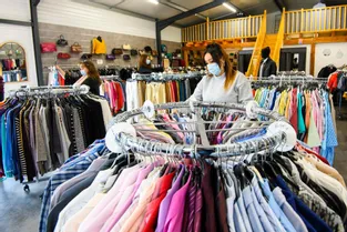 L'Atelier de Pénélope s'apprête à rouvrir sa boutique de vêtements de seconde main à Malicorne (Allier)