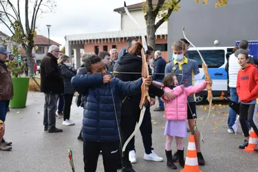 Tir à l'arc, skateboard, slackline... Les enfants se sont initiés à de nouveaux sports à Ennezat (Puy-de-Dôme)