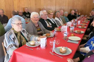 Cent vingt-cinq aînés réunis autour d’une bonne table par le Ccas