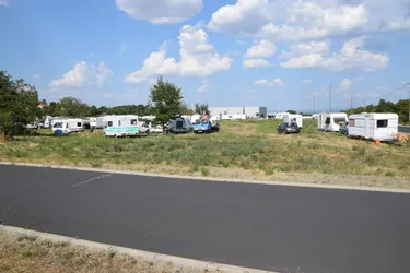 Cinquante caravanes de voyageurs investissent la zone d'activités de Volvic