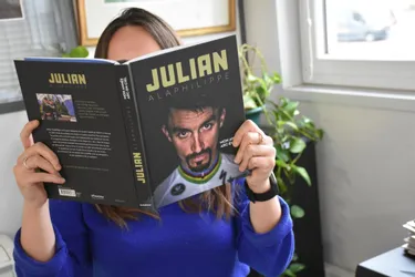 "Julian Alaphilippe, mon année arc-en-ciel" : comment le double champion du monde a procédé pour écrire son premier livre
