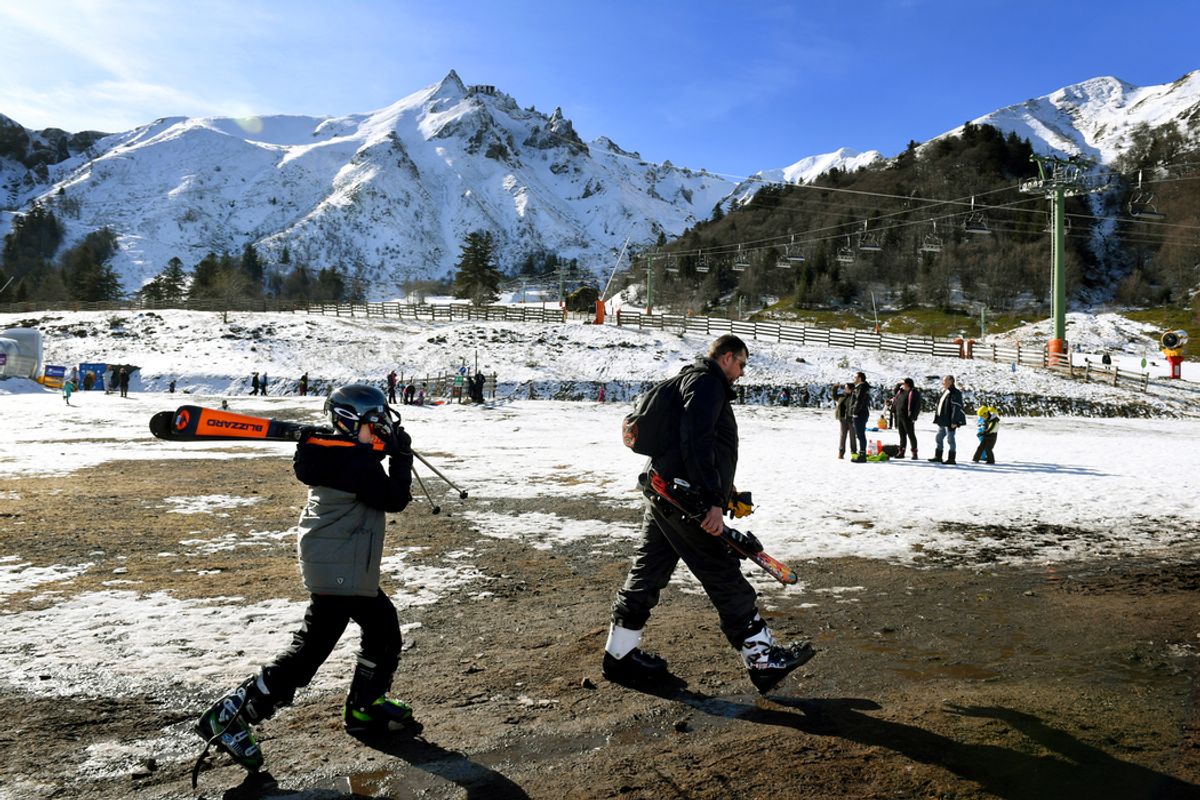 Faute de neige, la station du Mont-Dore vire dans le rouge