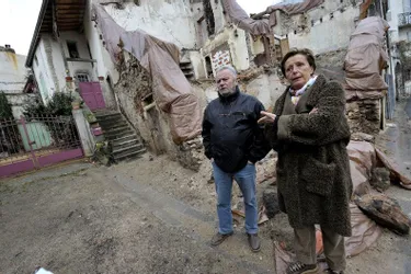 Un couple de retraités à la rue : leur maison menace de s'effondrer