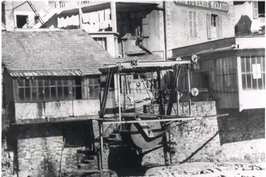 La roue pendante de Bort-les-Orgues, en Corrèze, a cessé de fonctionner en 1951