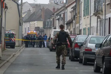 Deux morts par balle à Cosne : la rue Jaurès rouverte, des scellés à l'entrée du salon [mise à jour]