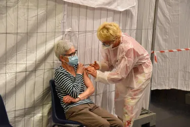 Quelque 450 personnes vaccinées à La Souterraine (Creuse) dans une opération "coup de poing"