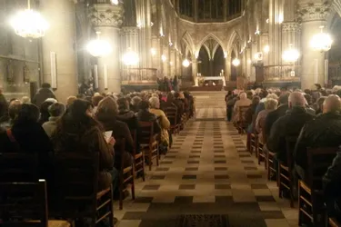 Une messe pour les victimes des attentats à la cathédrale