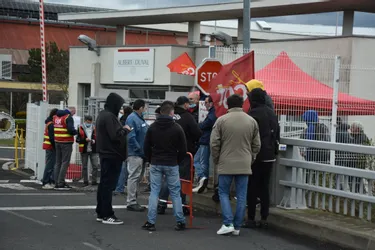 Des salariés d'Aubert & Duval inquiets et mobilisés à Issoire (Puy-de-Dôme)