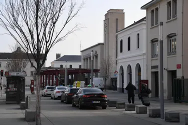 Un homme blessé de plusieurs coups de couteau devant la gare de Clermont-Ferrand