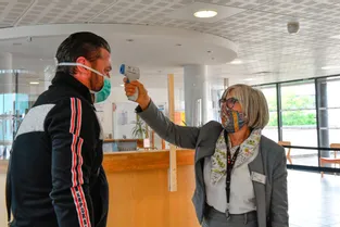 Un syndicat s'alarme de la mauvaise qualité des masques en tissu des agents de la ville de Montluçon
