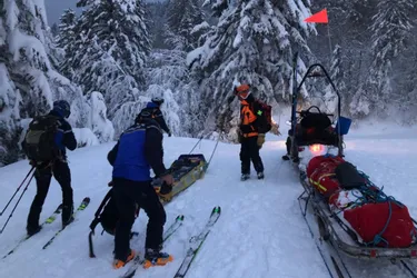 Un skieur se brise le tibia en pratiquant du hors-piste au Lioran (Cantal)