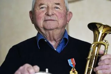 Cet Issoirien de 84 ans est le premier Auvergnat à avoir été honoré pour ses 72 ans de carrière