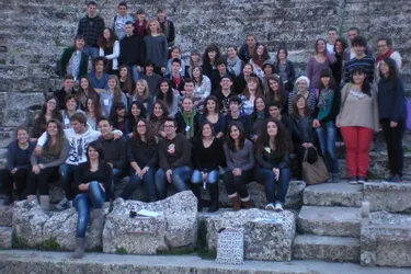 Hellénistes et étudiants en théâtre de Virlogeux voyagent