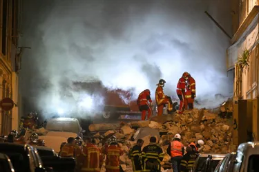 Effondrement d'un immeuble à Marseille : cinq blessés et jusqu'à dix personnes encore sous les décombres