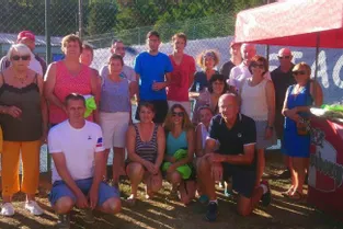 Le club de tennis local a rassemblé sportifs et spectateurs