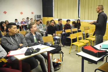 25 lycéens d’Arsonval et Bossuet préparent depuis novembre le Brevet d’initiation aéronautique