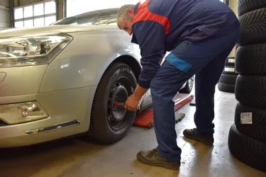 Loi Montagne : malgré une tolérance annoncée, les garagistes du Brivadois (Haute-Loire) craignent une pénurie de pneus
