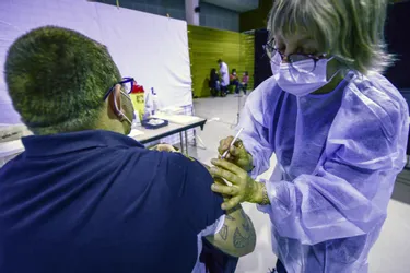 En Corrèze, pourquoi les plus de 65 ans sont-ils incités à aller faire leur troisième dose de vaccin ?