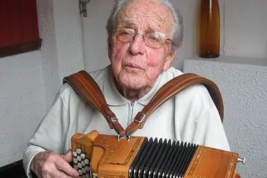 A 93 ans, le musicien Altéro Betti garde bon pied, bon œil et une incroyable énergie