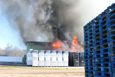 Incendie dans un entrepôt de l'entreprise Or brun