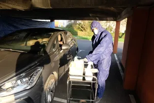 Un Covid drive pour des prélèvements sur prescription médicale à Bellerive-sur-Allier