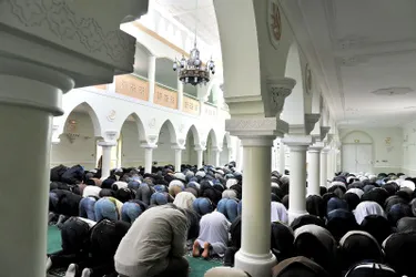 Deux groupes revendiquent la grande mosquée de Clermont