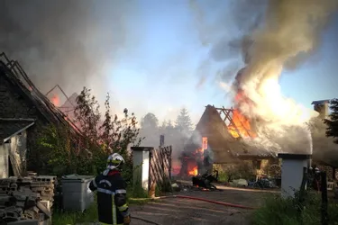 Un incendie ravage deux bâtiments à Saint-Victour (Corrèze) et se propage à une forêt
