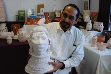 Les poteries sculptures de Yacir, demandeur d’asile soudanais et artiste de talent